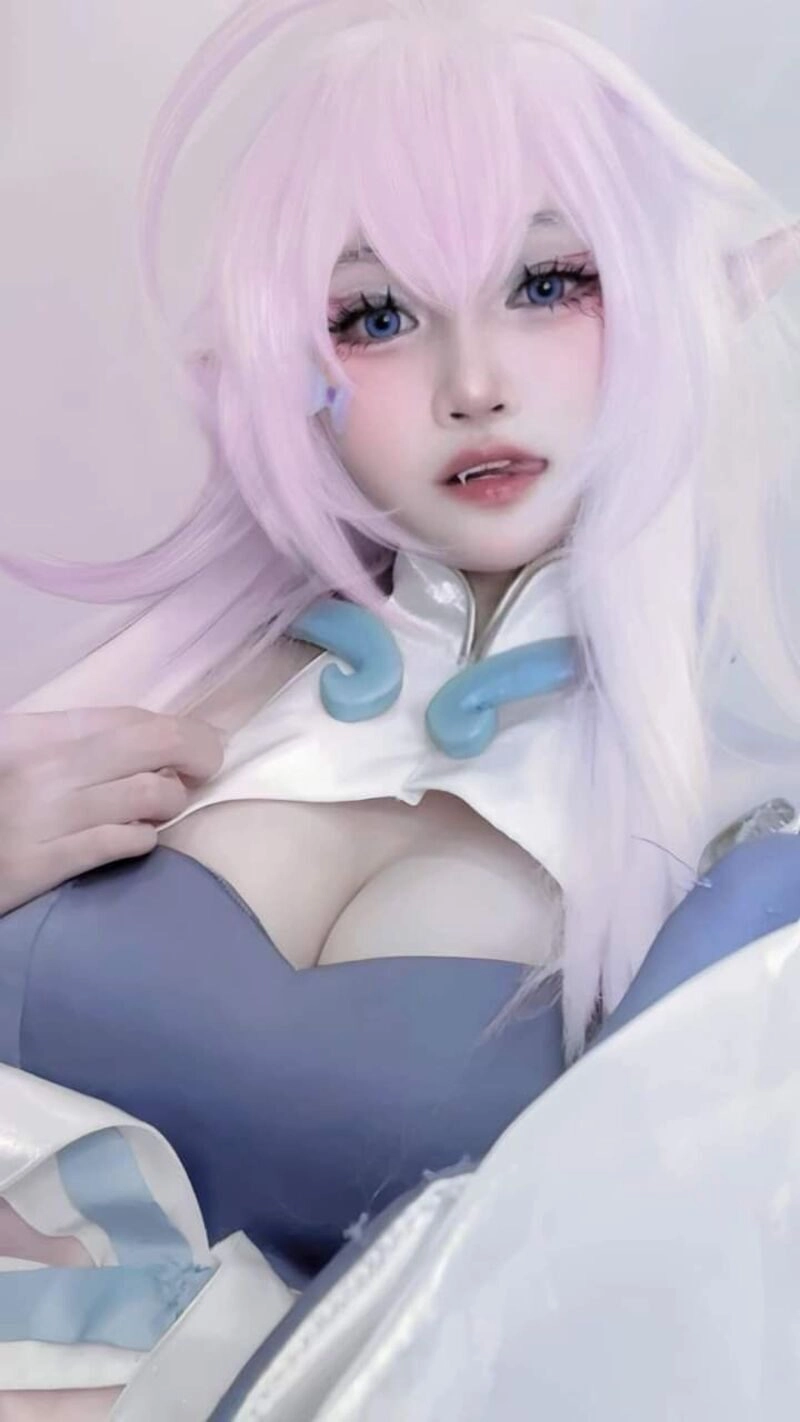 ảnh gái xinh cosplay khoe hàng