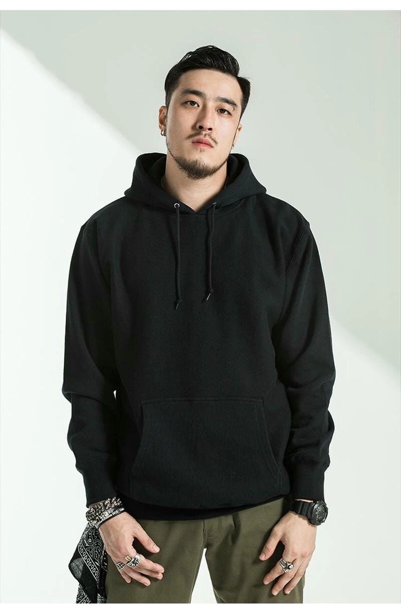 Chụp ảnh với áo hoodie che mặt phong cách trẻ