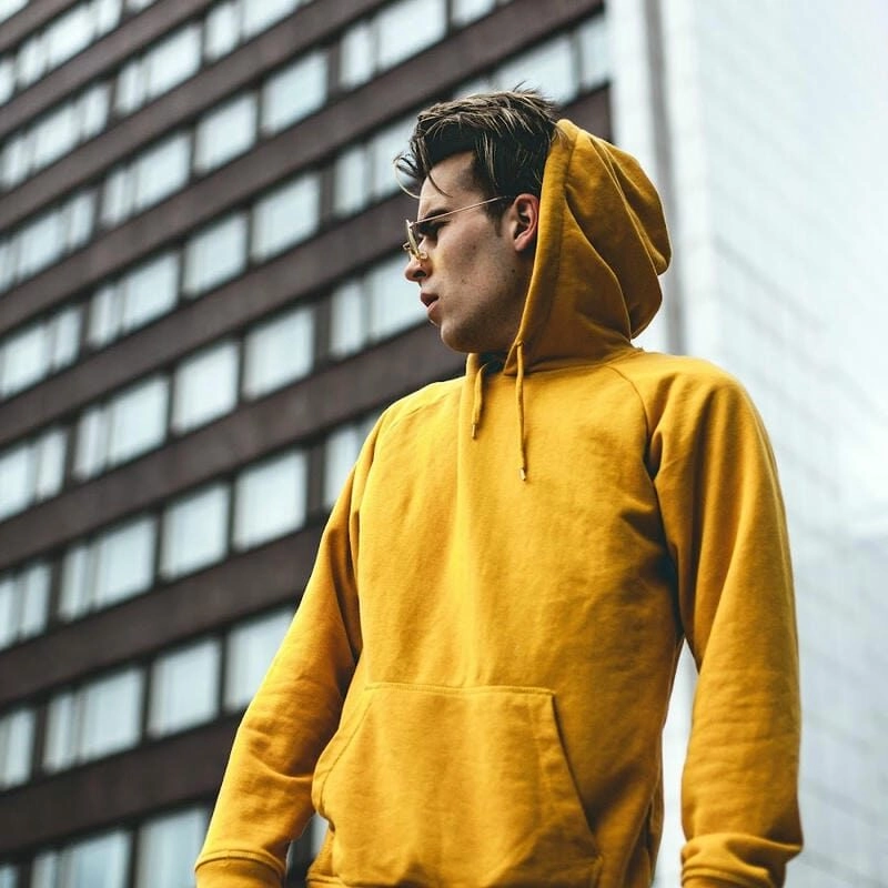 Ảnh trai đẹp mặc áo hoodie